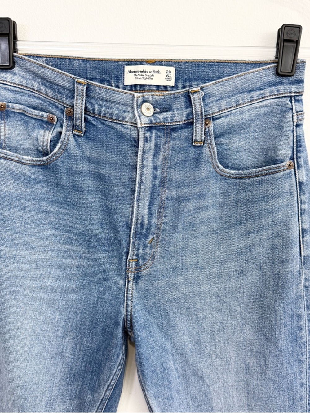 Abercrombie Ultra High Rise Ankle Straight Jeans Light Wash 28 6XL Long - Picture 3 of 6